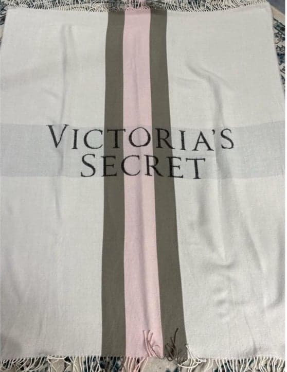 Victoria’s Secret Logo Fringe Throw Blanket Pink Gray Ivory Soft Cozy - Thumbnail 4