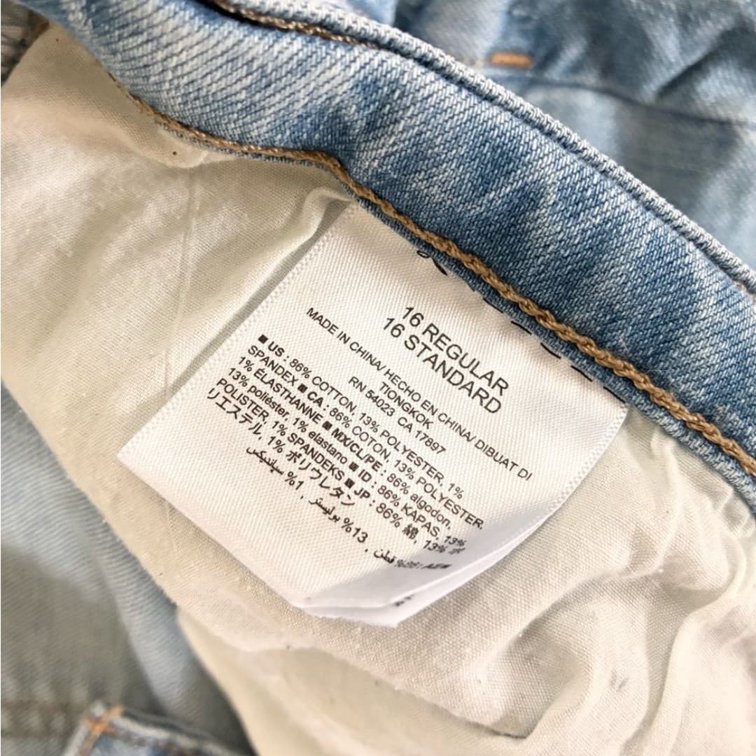Old Navy Boyfriend Skinny Jeans Womens 16 Regular Distressed Light Wash Stretch - Thumbnail 4
