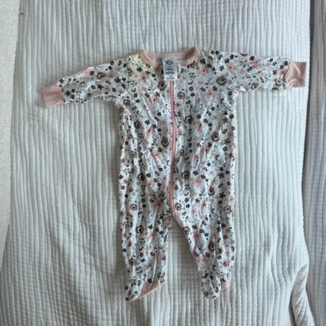 Lot of 13 Footie Pajamans 0-3months - Thumbnail 6