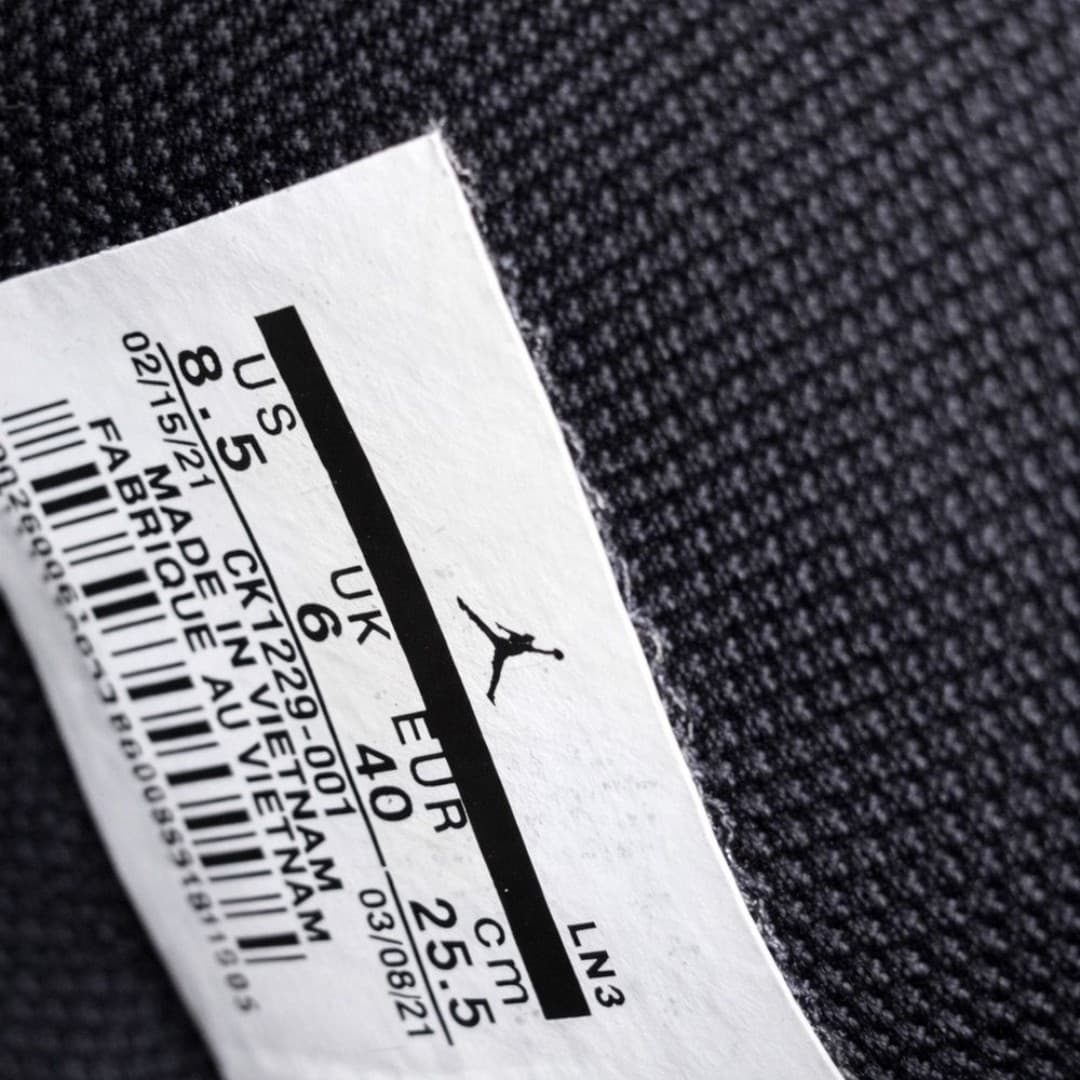 Air Jordan 1 Mid Black White CK1229-001 Men’s 8.5 Clean Classic Colorway - Thumbnail 6