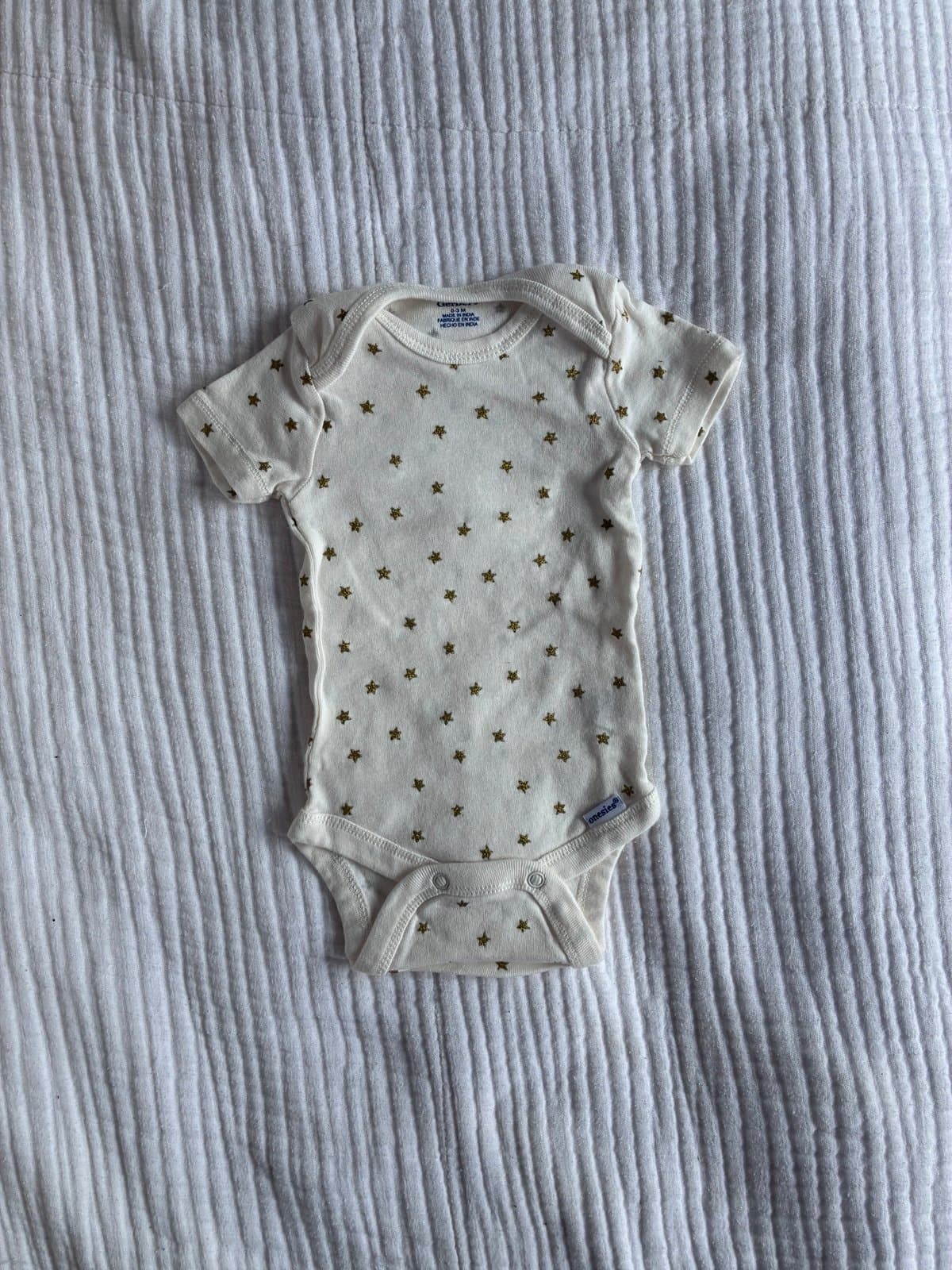 Gerber Baby Onesie 0-3 Months White Gold Glitter Stars Short Sleeve Bodysuit - Thumbnail 2
