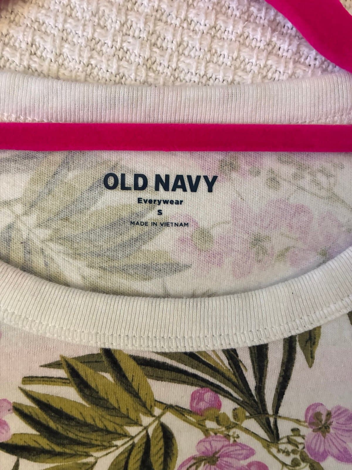 Old Navy Floral T-Shirt Womens Small Tropical Pink Green Summer Top Casual Tee - Thumbnail 3