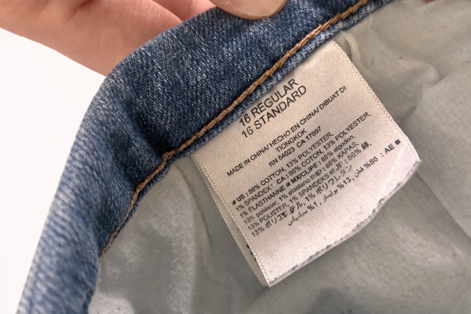 Old Navy Boyfriend Straight Jeans – Size 16 Regular – Distressed - Thumbnail 3