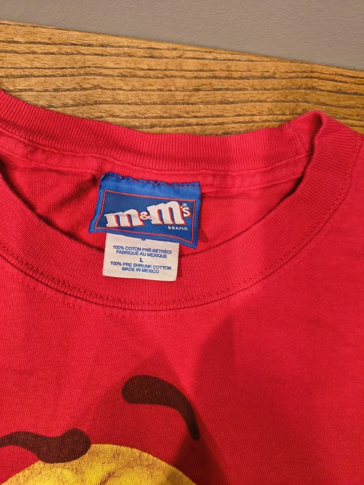 M&M's Unisex Red Christmas T Shirt Size L Short Sleeve Yellow Candy Lights Vtg - Thumbnail 3