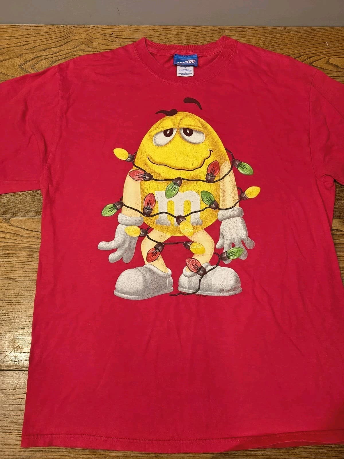 M&M's Unisex Red Christmas T Shirt Size L Short Sleeve Yellow Candy Lights Vtg - Thumbnail 2