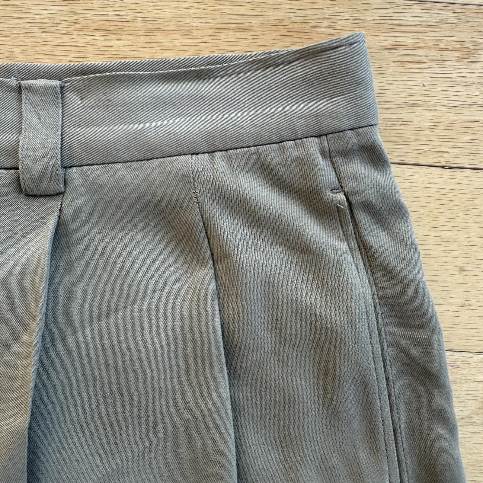 Tommy Bahama Silk Pleated Chino Shorts Beige 10" Mens Golf Casual - Thumbnail 5