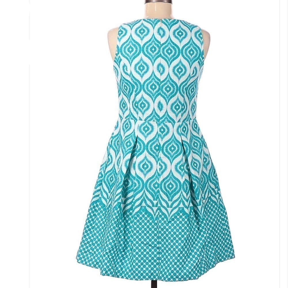 JUST... Taylor Blue & White V-Neck Pleated Sleeveless Dress Size 6 - Thumbnail 2