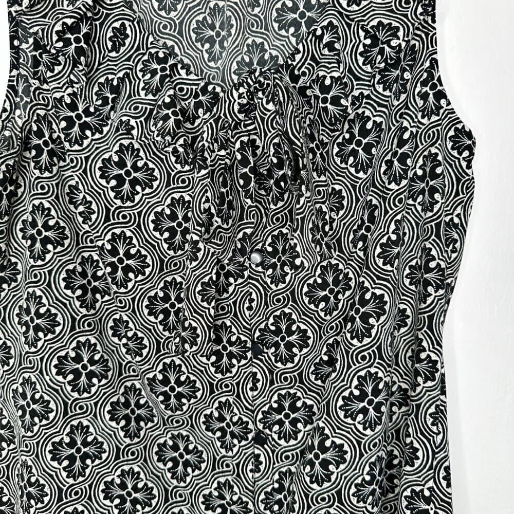 Banana Republic Black & White Ruffle Bow Collar Sleeveless Top Size L - Thumbnail 2
