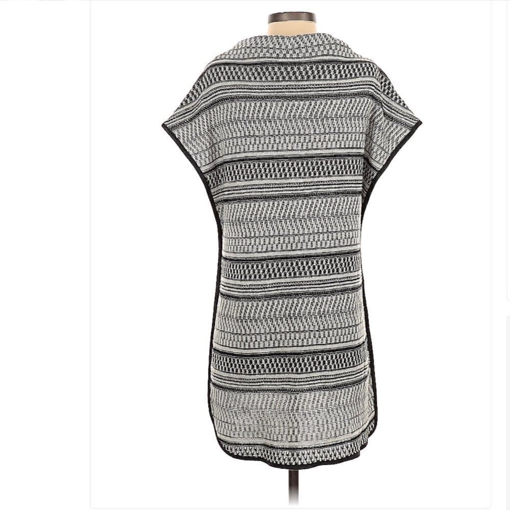 BARNEYS New York Short Sleeve Sweater Size S - Thumbnail 2