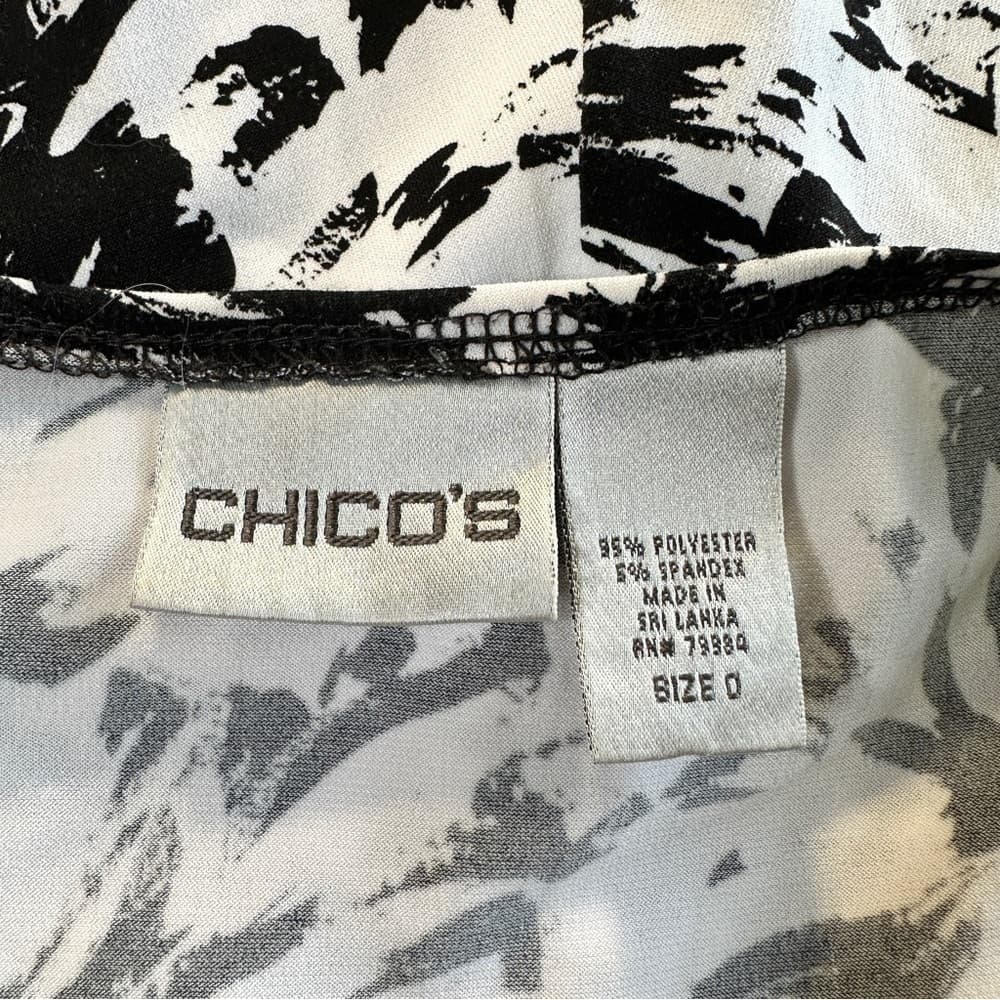 Chico's White & Black Faux Wrap Floral Short Sleeve Size 0 (US Size XS) - Thumbnail 5