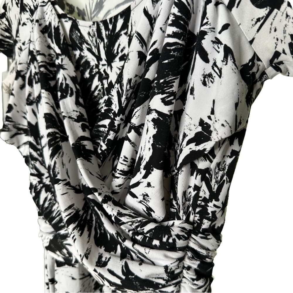 Chico's White & Black Faux Wrap Floral Short Sleeve Size 0 (US Size XS) - Thumbnail 3