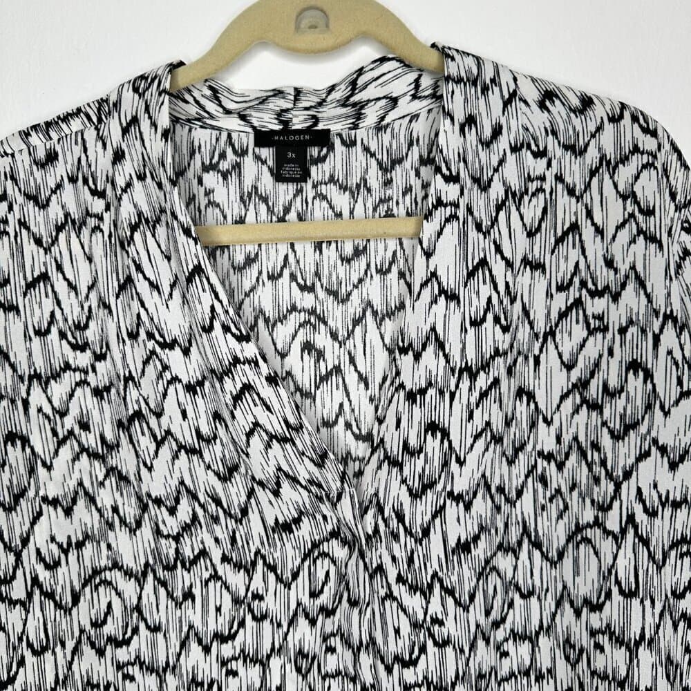 HALOGEN V-neck Top In Ivory- Black Sketched Waves Size 3X NEW - Thumbnail 3