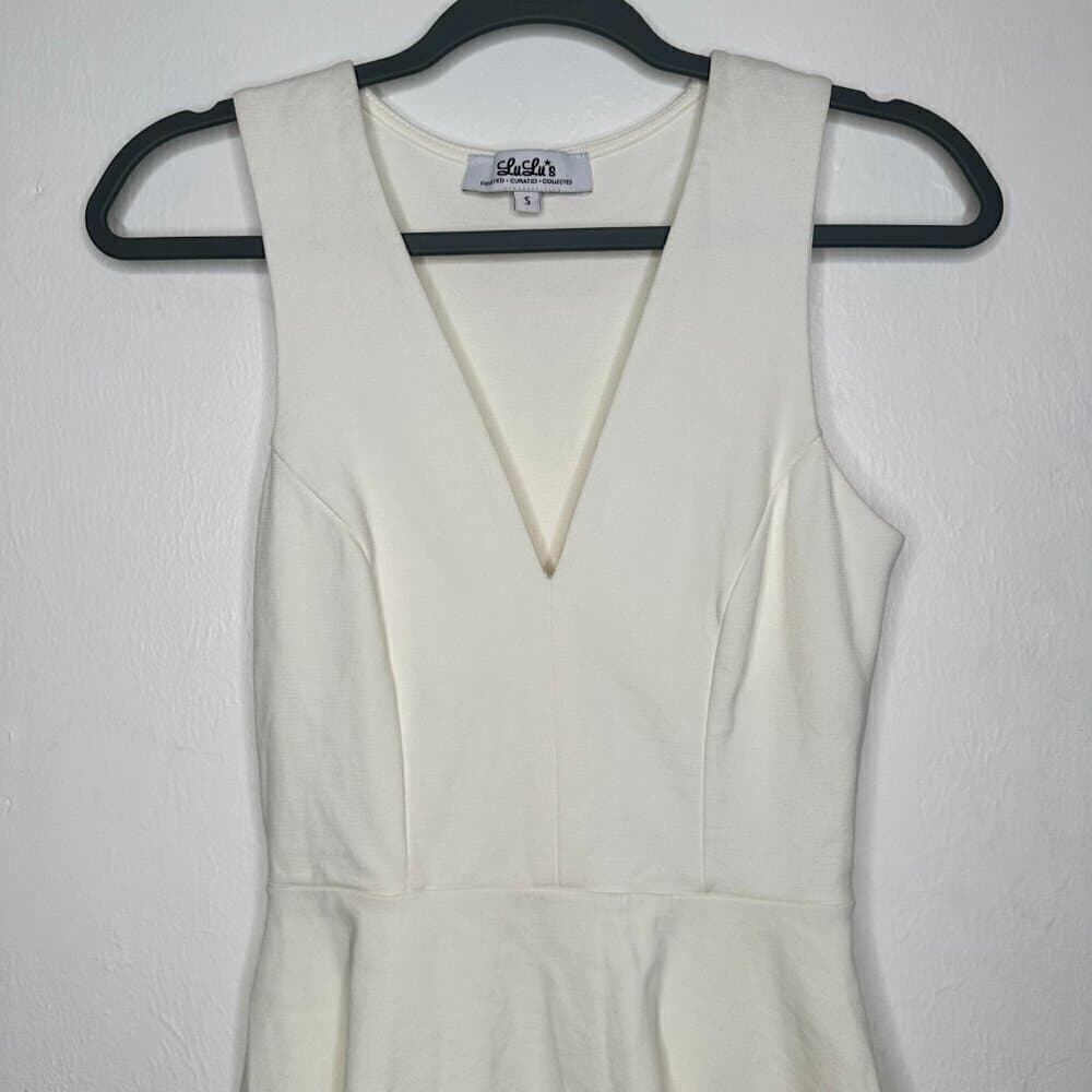 Lulus White Deep V-neck A-Line Sleeveless Lined Dress Size S - Thumbnail 2