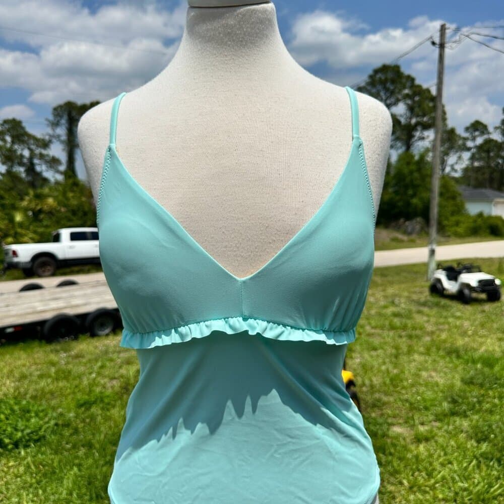 Old Navy V-Neck Ruffle-Trimmed Tankini Swim Top NWOT - Thumbnail 4