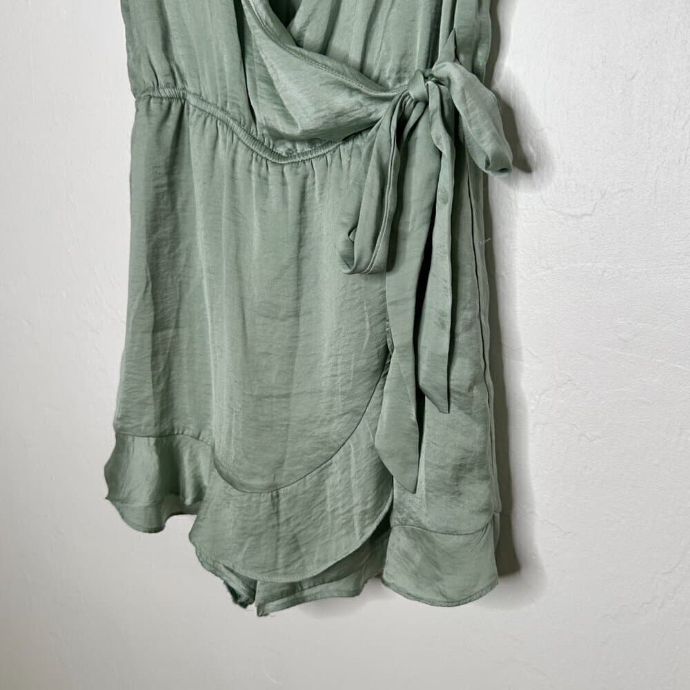 Hem & Thread Green Short Sleeve Faux Wrap Dress Romper Size M - Thumbnail 3