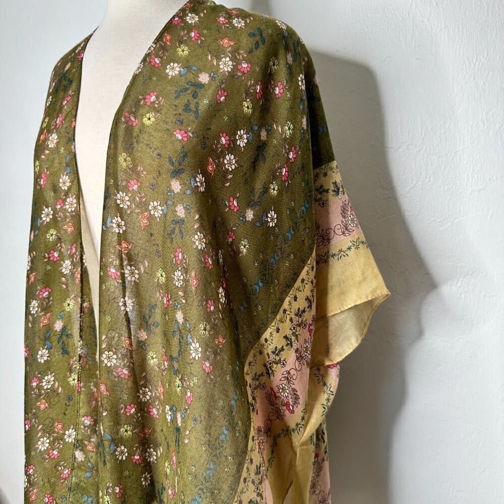 Angie Green Floral Lightweight Open Tassel Cape Cardigan Wrap One Size - Thumbnail 5