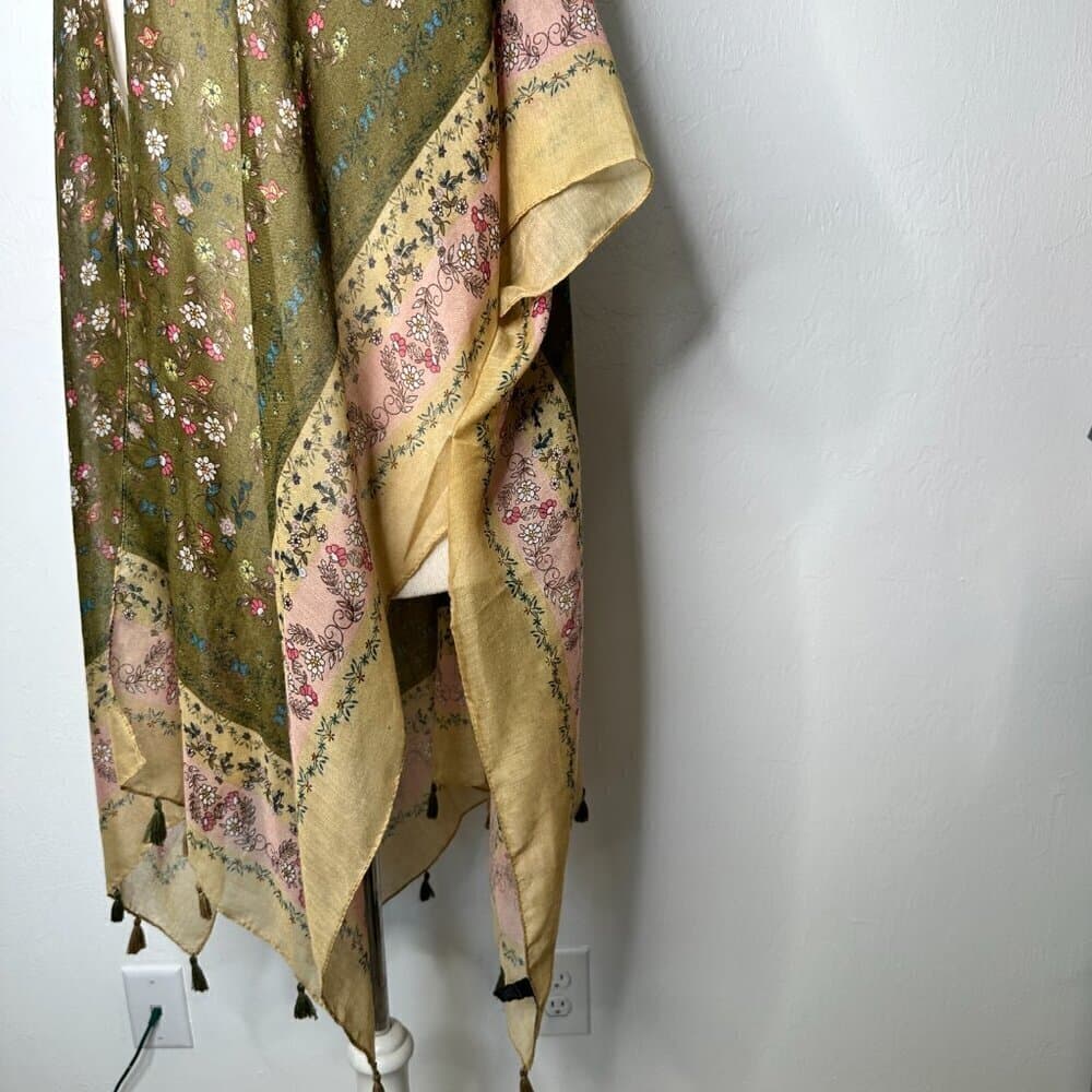Angie Green Floral Lightweight Open Tassel Cape Cardigan Wrap One Size - Thumbnail 6