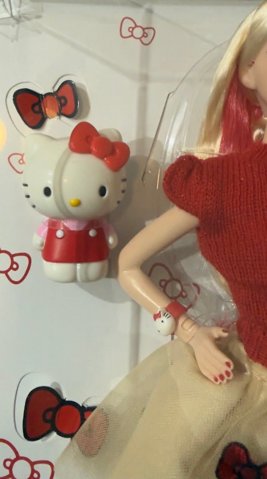 2017 Barbie Signature x Hello Kitty Doll DWF58 by Mattel/Sanrio - Thumbnail 4
