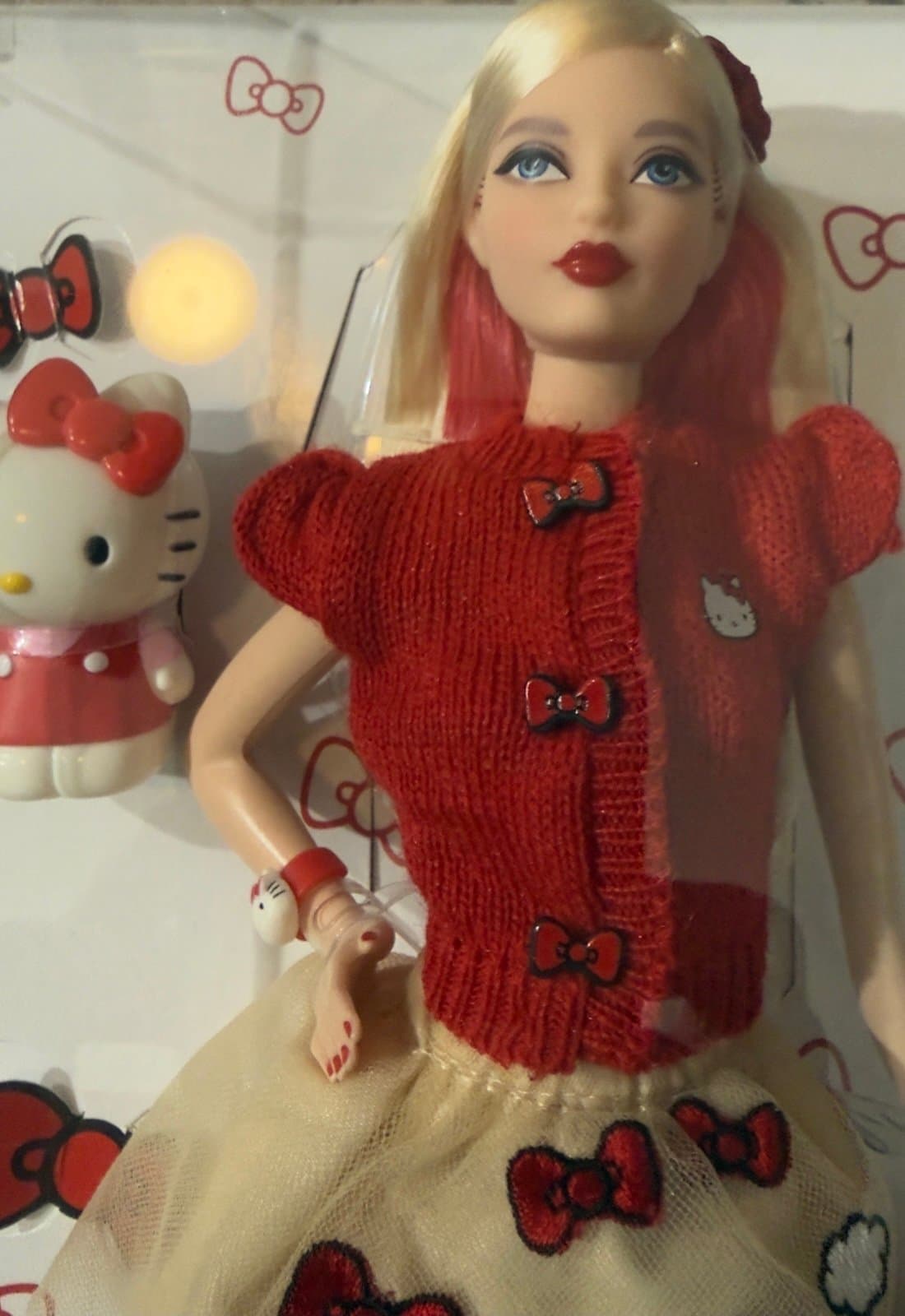 2017 Barbie Signature x Hello Kitty Doll DWF58 by Mattel/Sanrio - Thumbnail 3