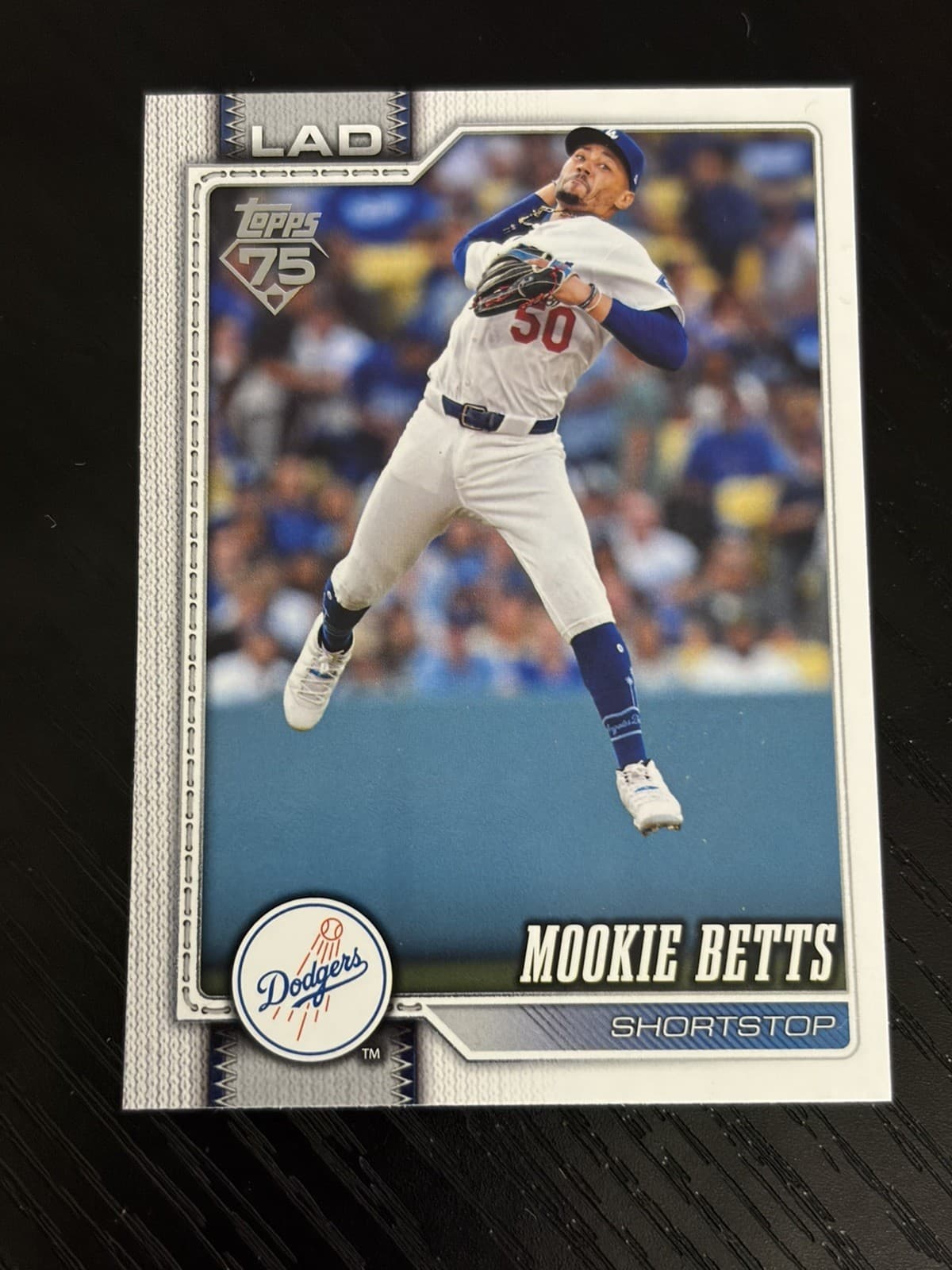 2026 Topps #41 Mookie Betts DODGERS - Thumbnail 3