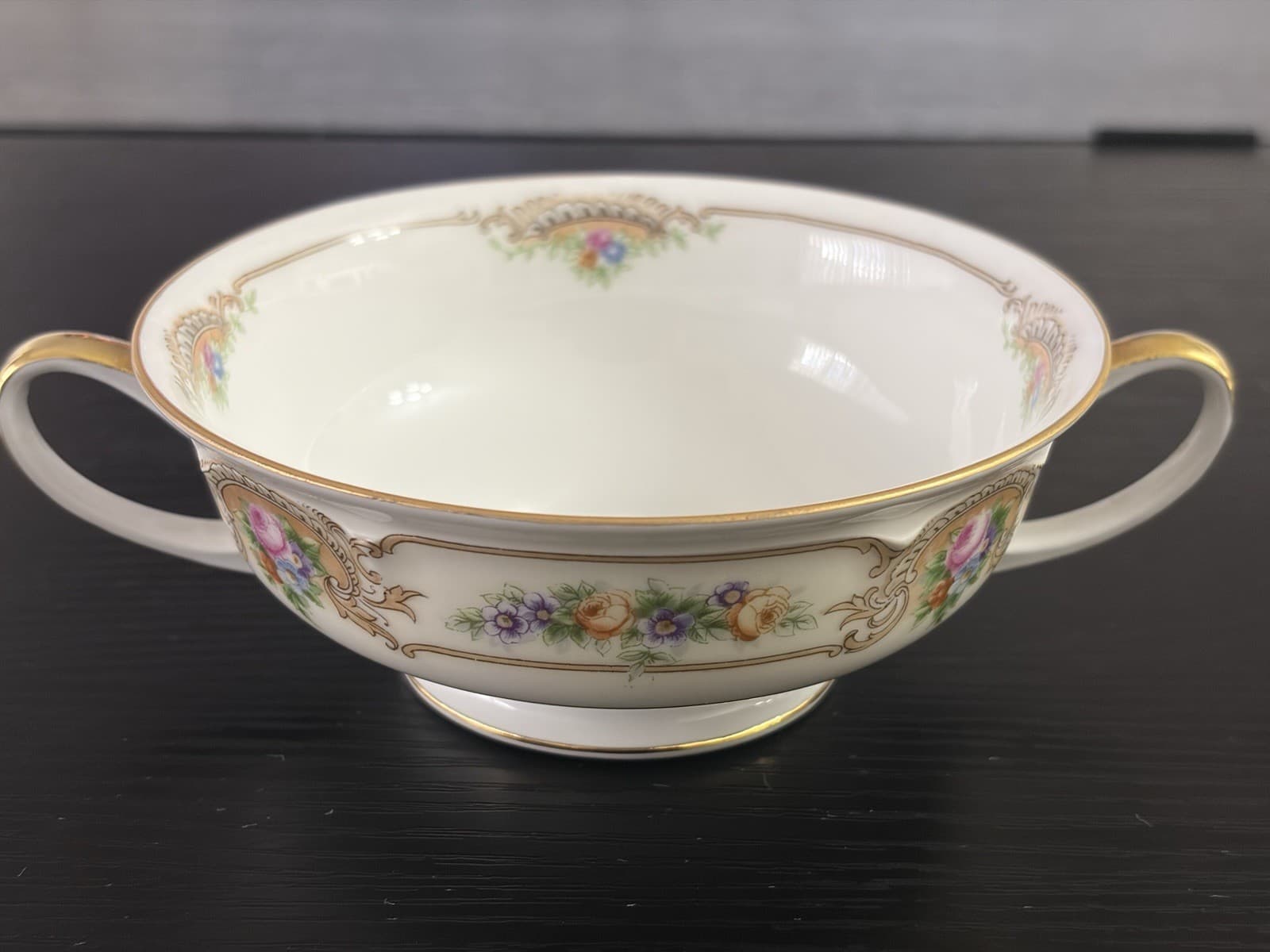 Hutschenreuther The Ascot footed Soup bowl and 3 saucer plates - Thumbnail 9