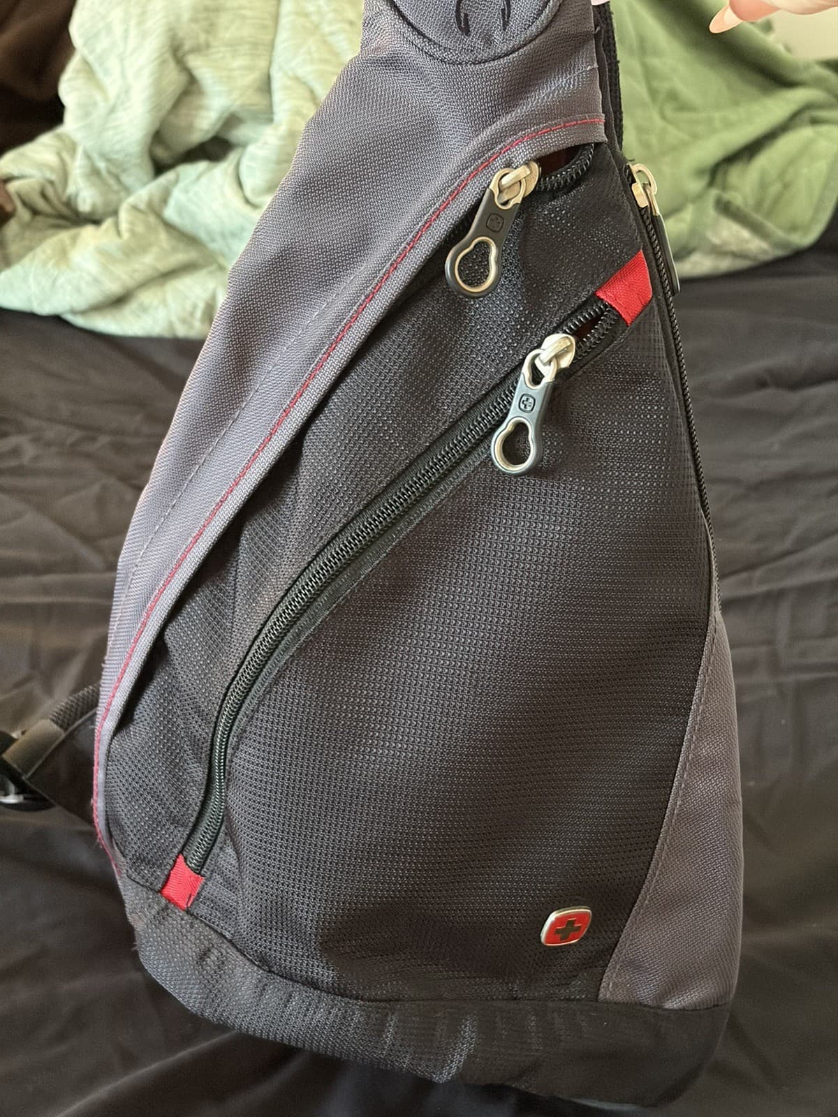 SwissGear Bag Backpack Sling Crossbody Black Gray Travel Vacation Unisex GUC - Thumbnail 4