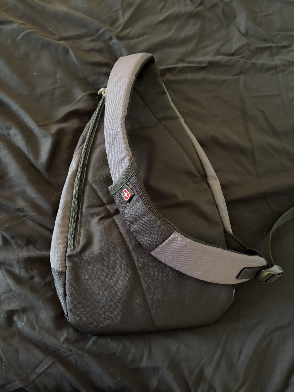 SwissGear Bag Backpack Sling Crossbody Black Gray Travel Vacation Unisex GUC - Thumbnail 6