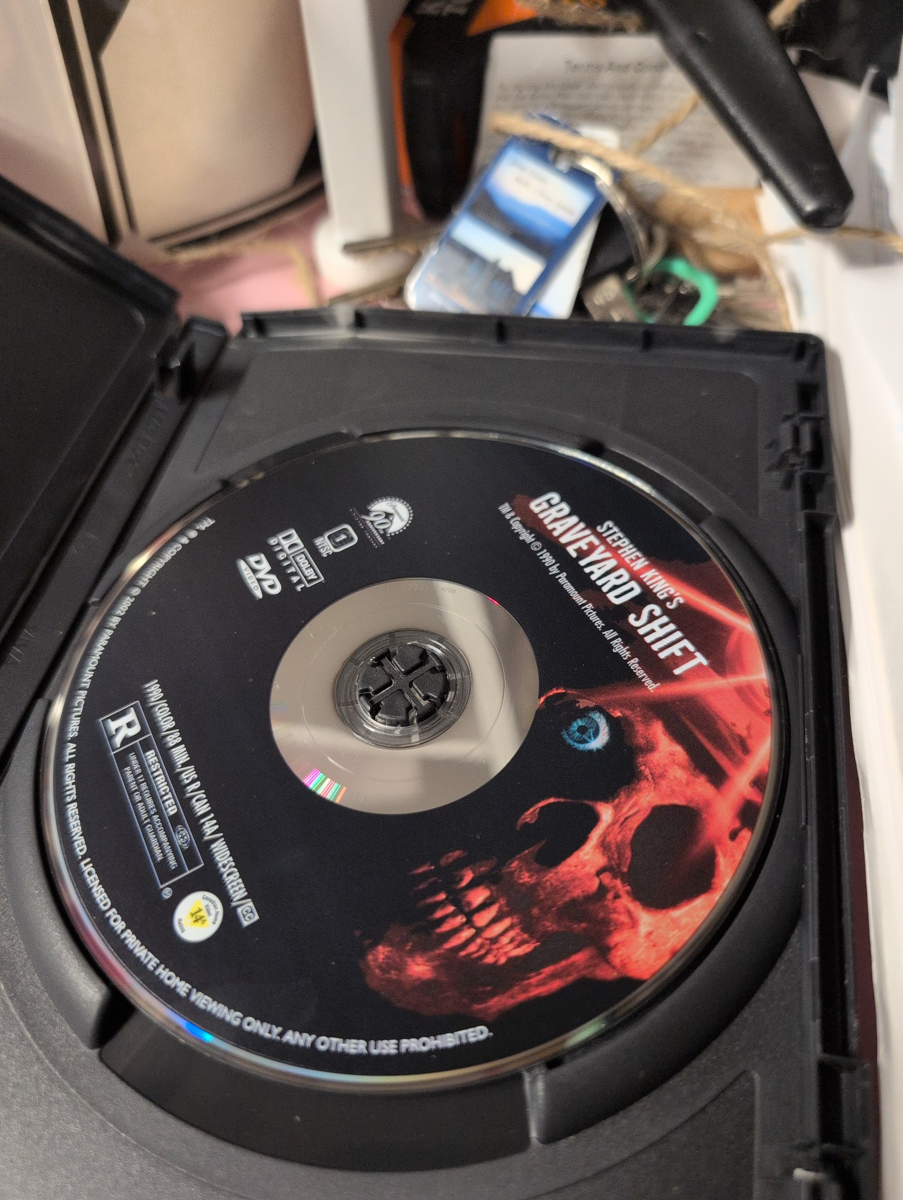 Stephen King's Graveyard Shift DVD - Thumbnail 2