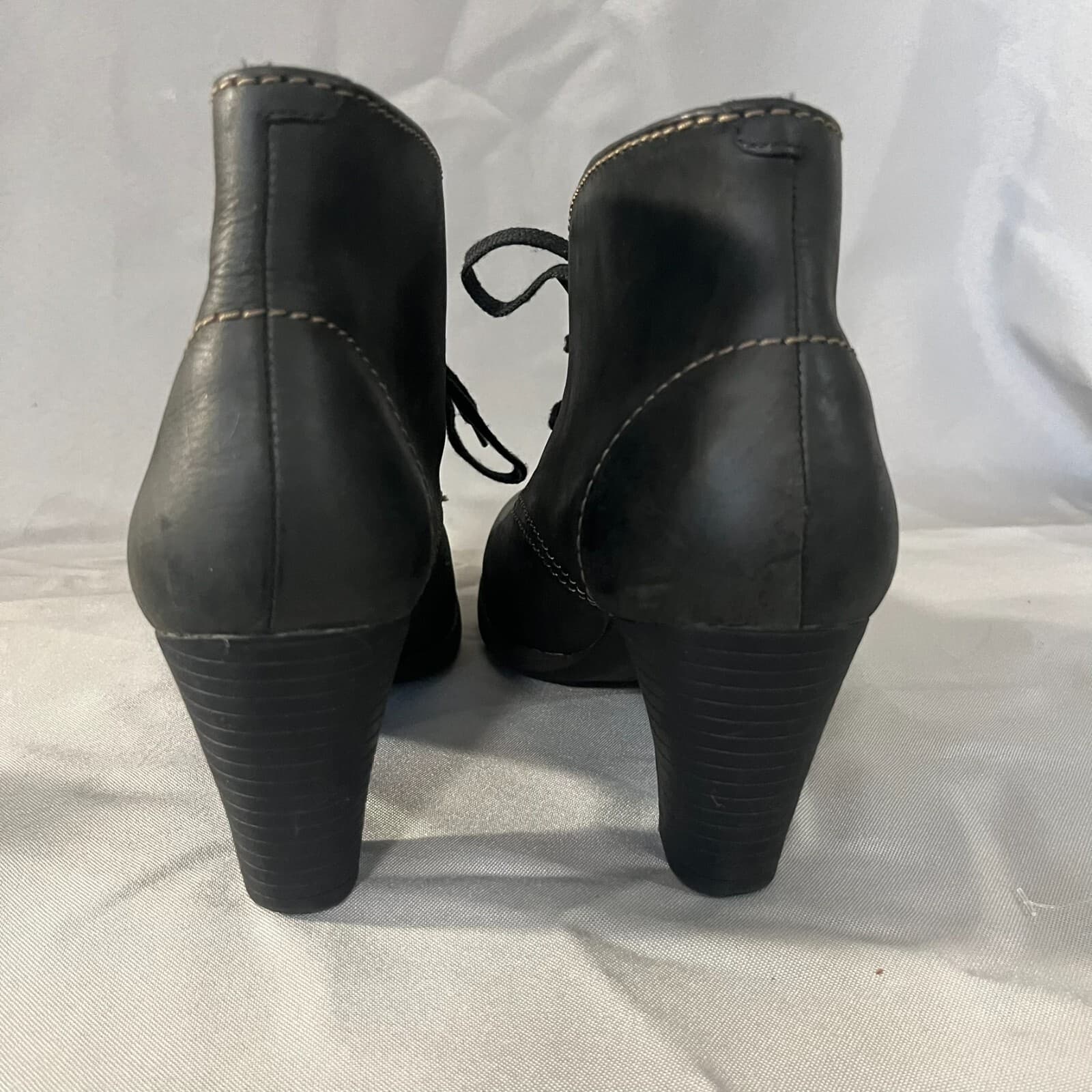 Clarks Women's Boot Bergen Size 8 Chunky Block Heel Lace Up Bootie Black Leather - Thumbnail 2