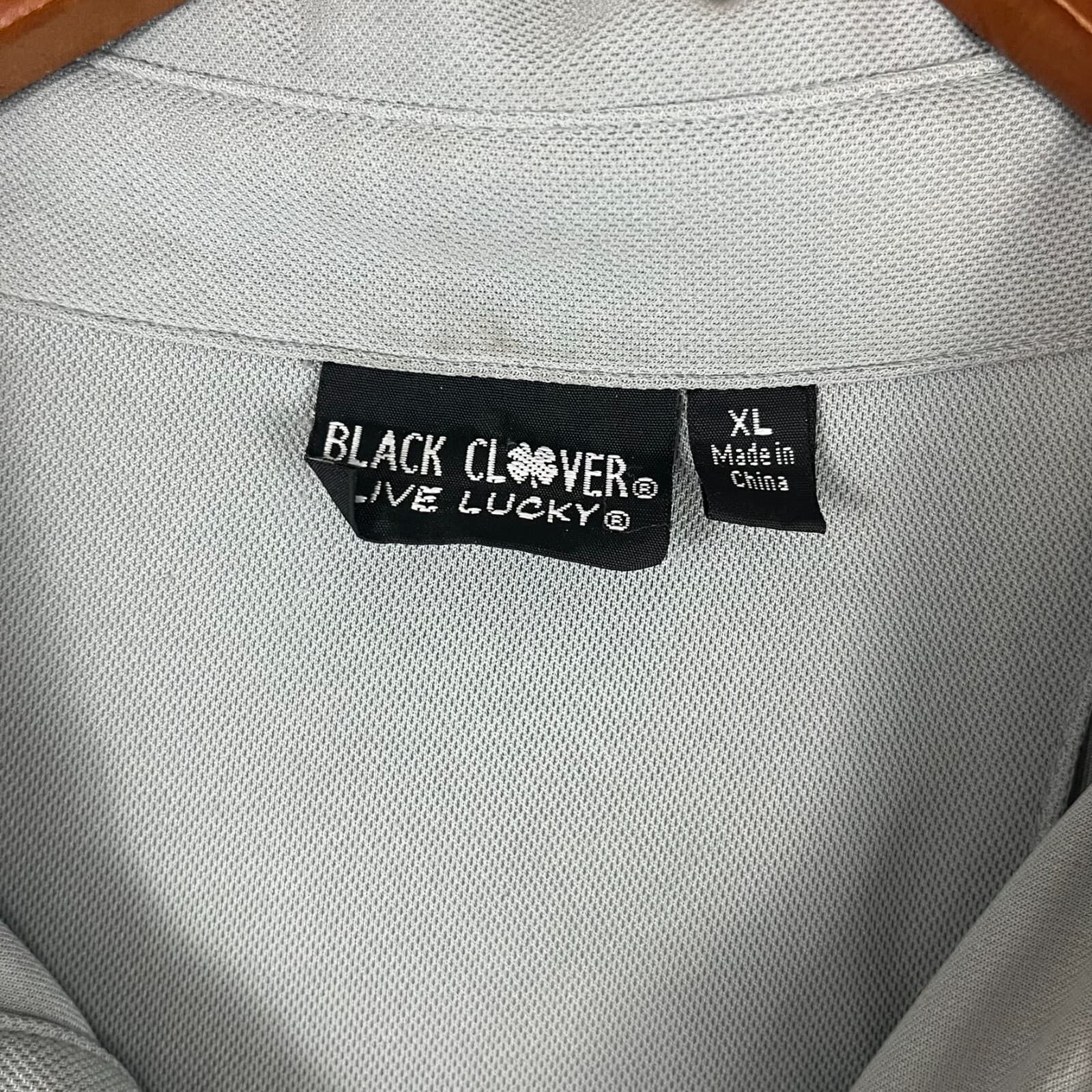 Black Clover Men's Polo Shirt Size XL Gray Live Lucky Short Sleeve 5 Button Golf - Thumbnail 5