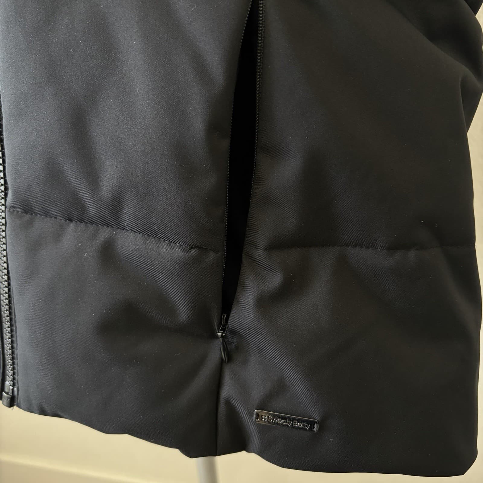 Sweaty Betty North Pole Quilted Hooded Parka Vest with Faux Fur Trim SMALL Snow - Thumbnail 4