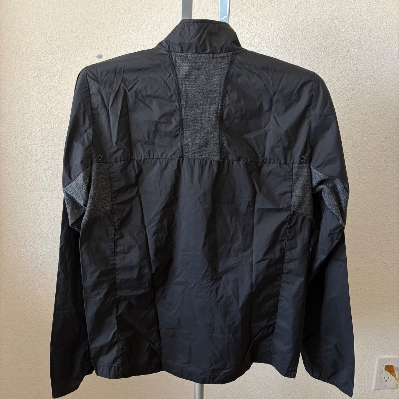 Smartwool Ultra Light Sport Jacket Mens Medium Black Windbreaker Merino Packable - Thumbnail 3
