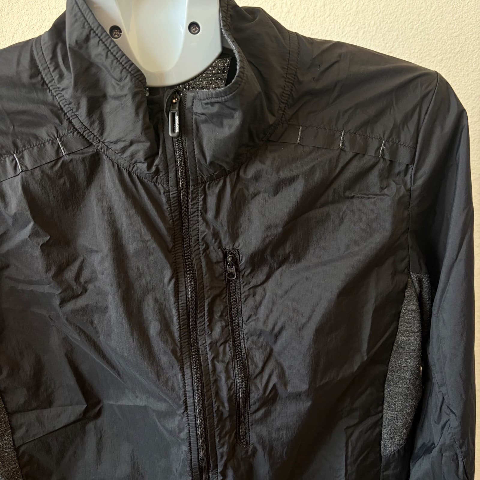 Smartwool Ultra Light Sport Jacket Mens Medium Black Windbreaker Merino Packable - Thumbnail 2