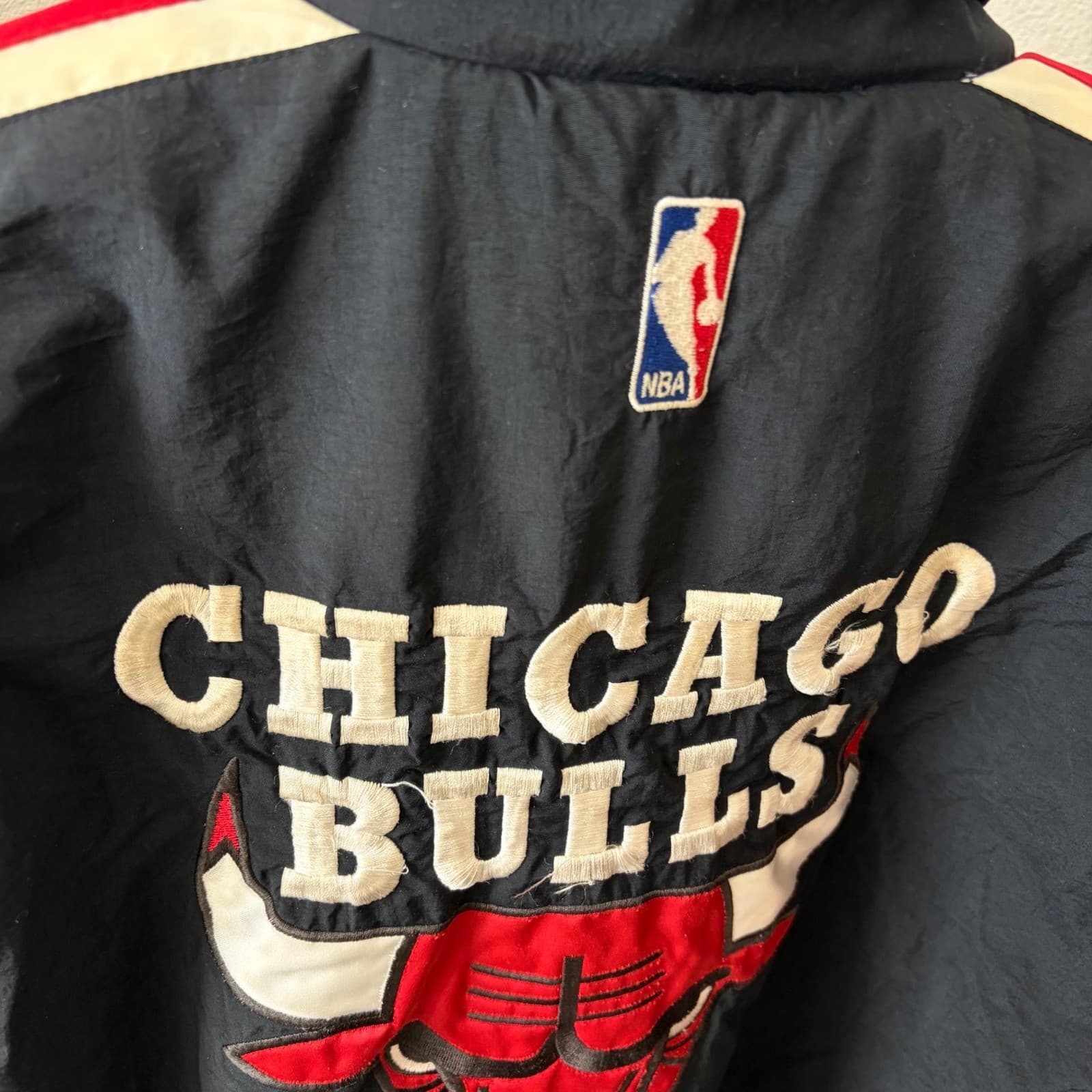 Starter Chicago Bulls Jacket Mens MED Black Red Vintage NBA Puffer Embroidered - Thumbnail 11