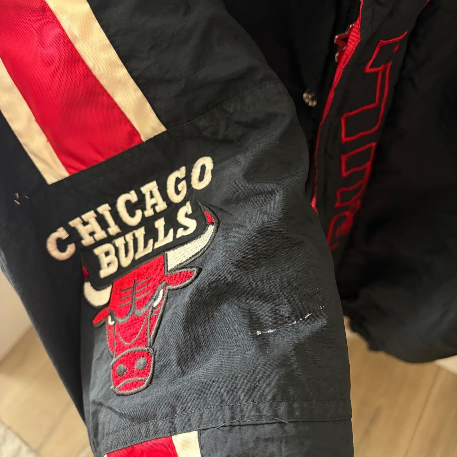 Starter Chicago Bulls Jacket Mens MED Black Red Vintage NBA Puffer Embroidered - Thumbnail 6