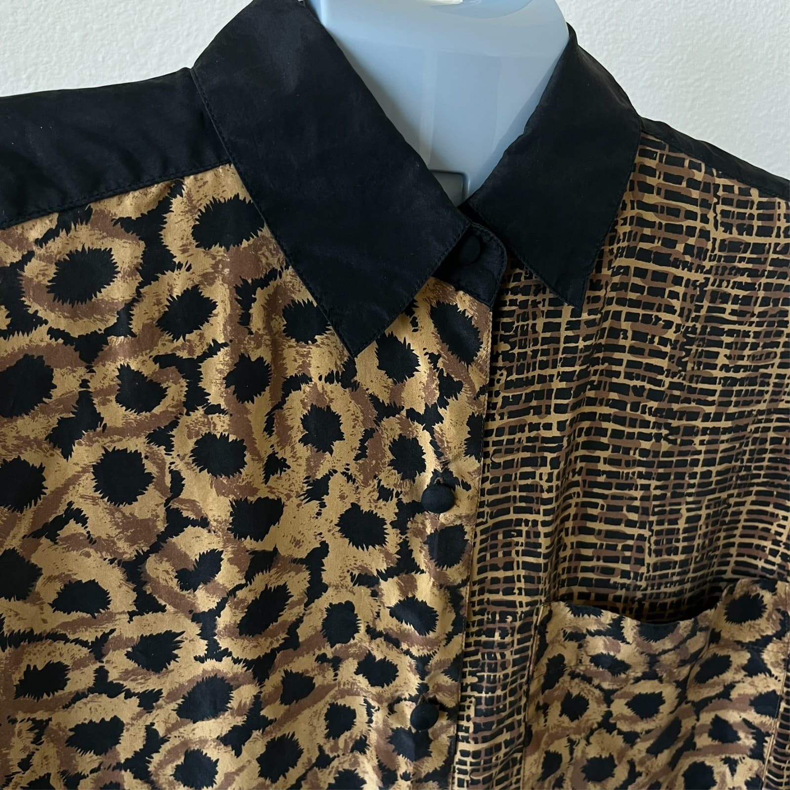 Vintage SLB Sunny Leigh Womens Size M Geometric Long Sleeve Silk Button Up Top - Thumbnail 2