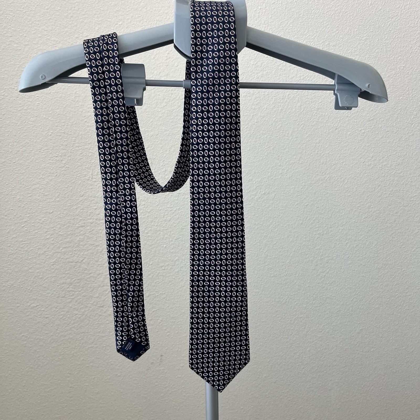 Charles Tyrwhitt 100% Silk Navy Blue White Pink Geometric Tie - Thumbnail 2