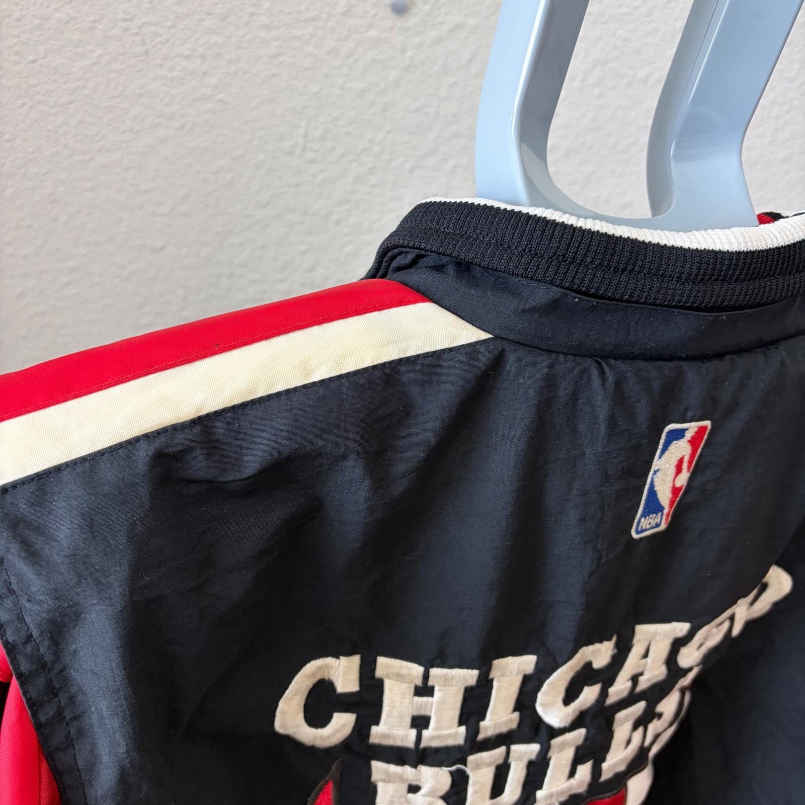 Starter Chicago Bulls Jacket Mens MED Black Red Vintage NBA Puffer Embroidered - Thumbnail 12
