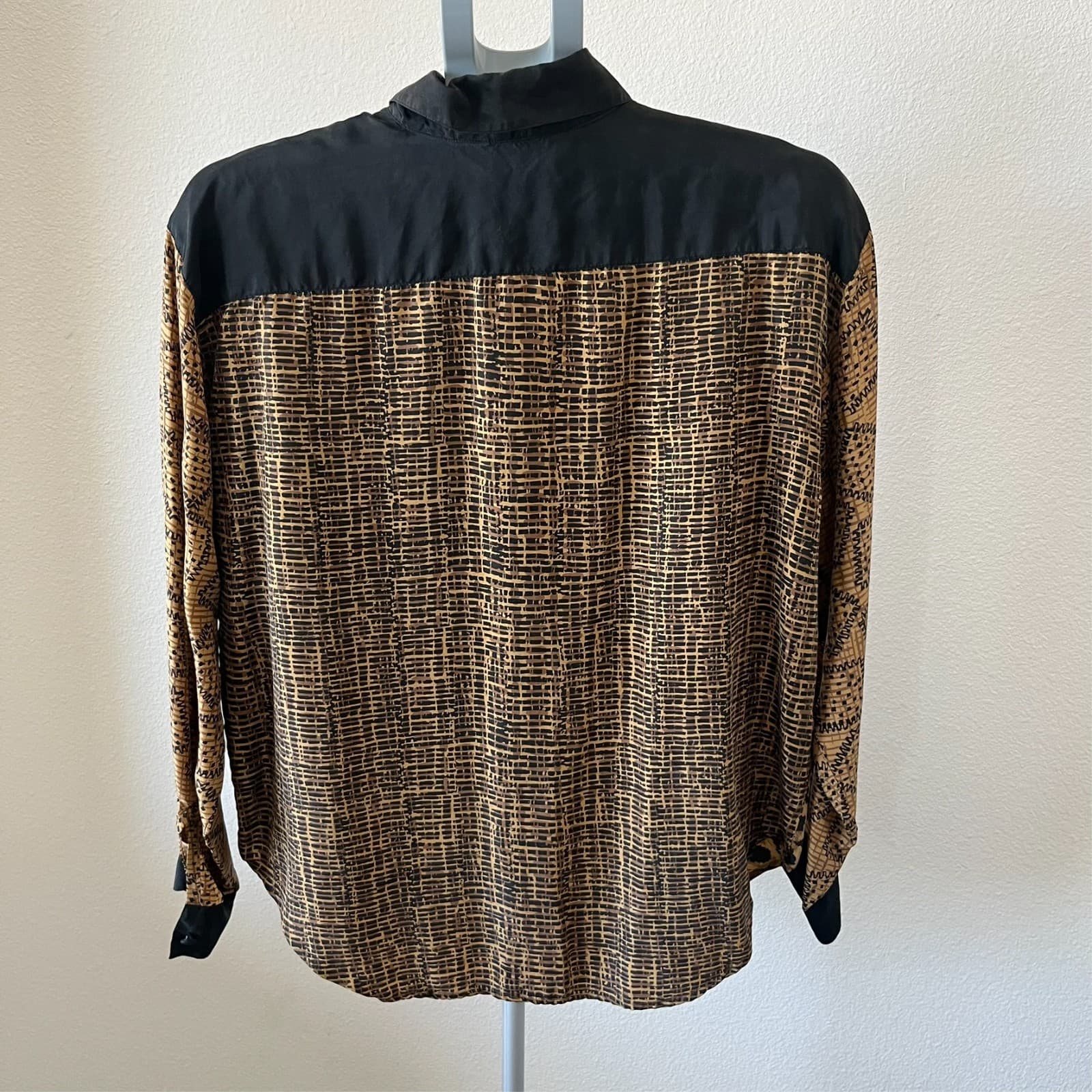 Vintage SLB Sunny Leigh Womens Size M Geometric Long Sleeve Silk Button Up Top - Thumbnail 4