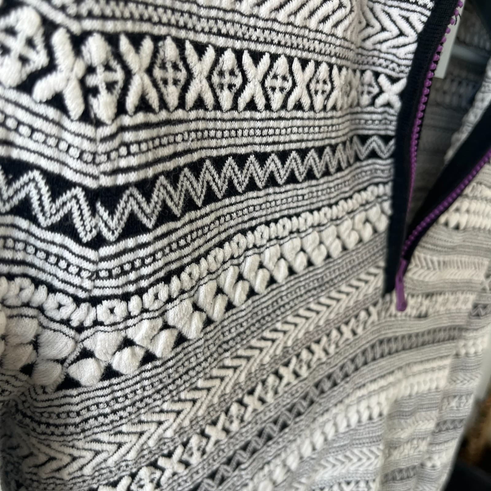 Title Nine Sweater Womens Small Black White Geometric Super Stretch Textured - Thumbnail 3