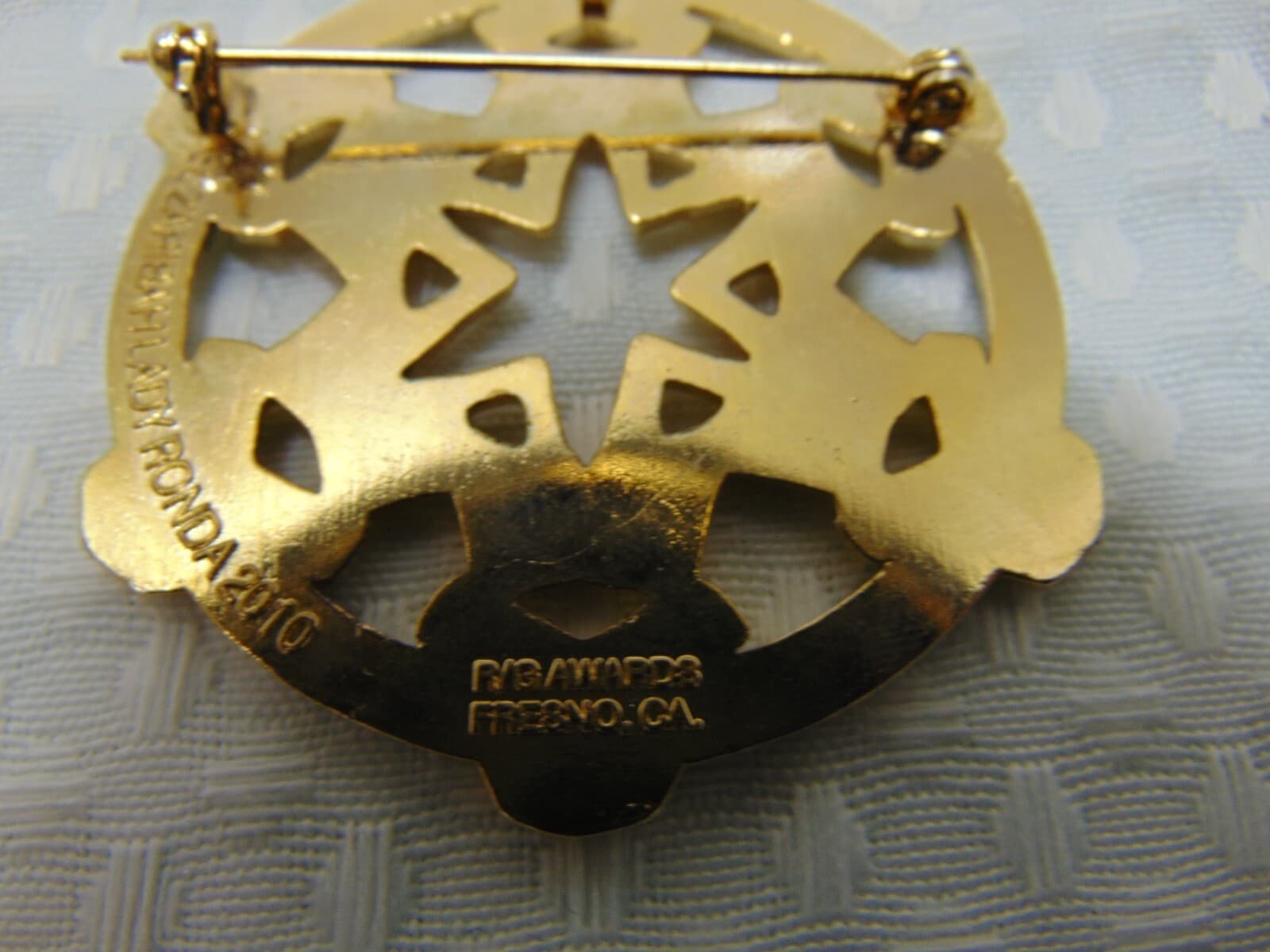 El Zaribah Lady Ronda 2010 RG Awards Fresno, CA Gold Tone Pin With Rhinestones - Thumbnail 2