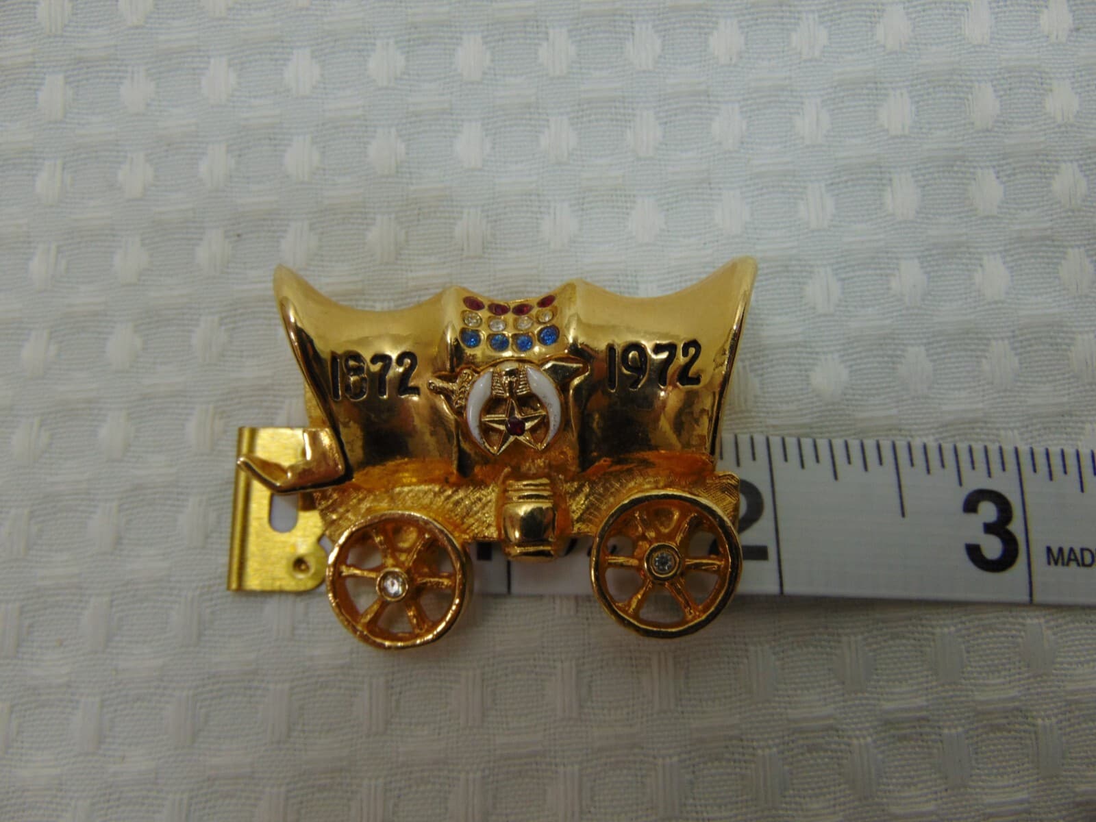 Western Vintage Gold tone Covered Wagon Shriner Masonic 1872 1972 Rhinestone Pin - Thumbnail 3