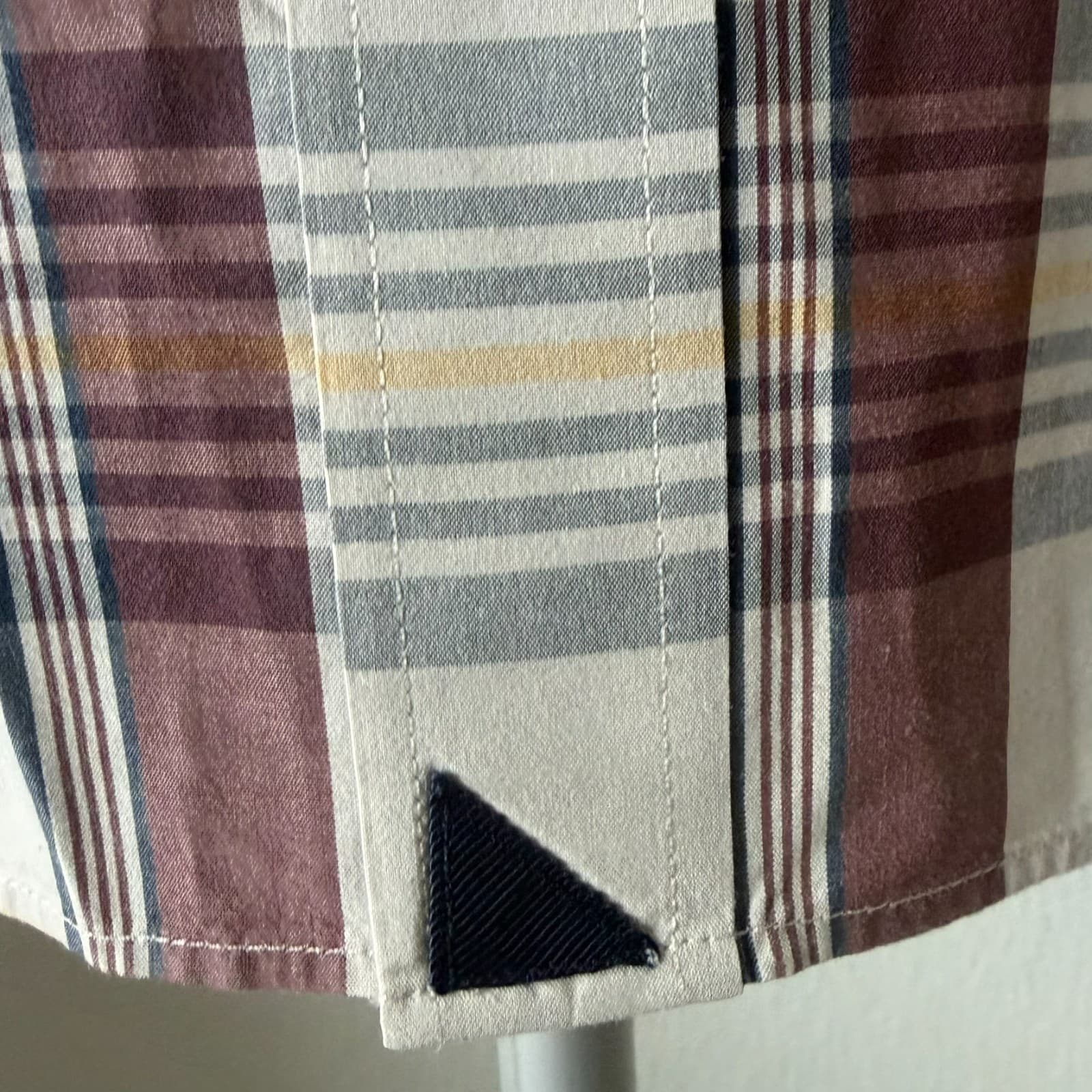 Untuckit Lot of 2 Shirts XXL Men’s Plaid & Gingham Button Down Stretch Carozza - Thumbnail 8