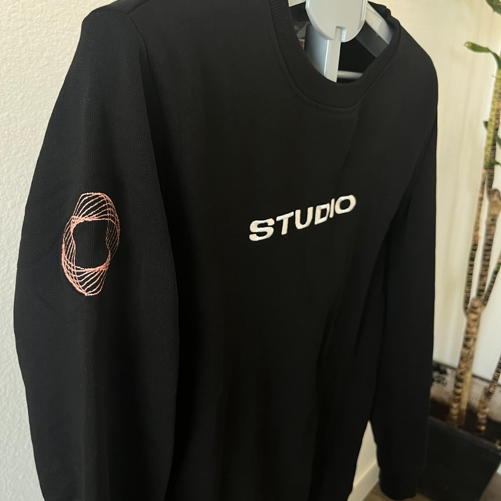 Known Supply Sweatshirt Mens Small Black Logo Fleece Lined Crew Neck Pullover - Thumbnail 3