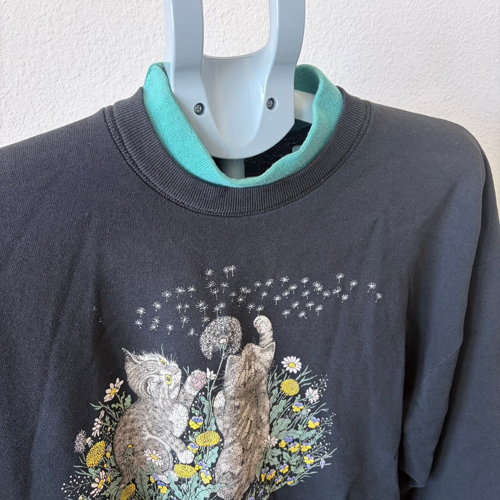 Vintage Jerzees Calico Harbor Kittens Dandelion Sweatshirt Black XL Made in USA - Thumbnail 3