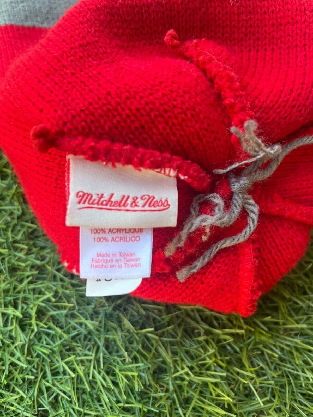 NBA Chicago Bulls Knit Beanie With Pom 2 Tone Mitchell & Ness Sportswear Cap - Thumbnail 3