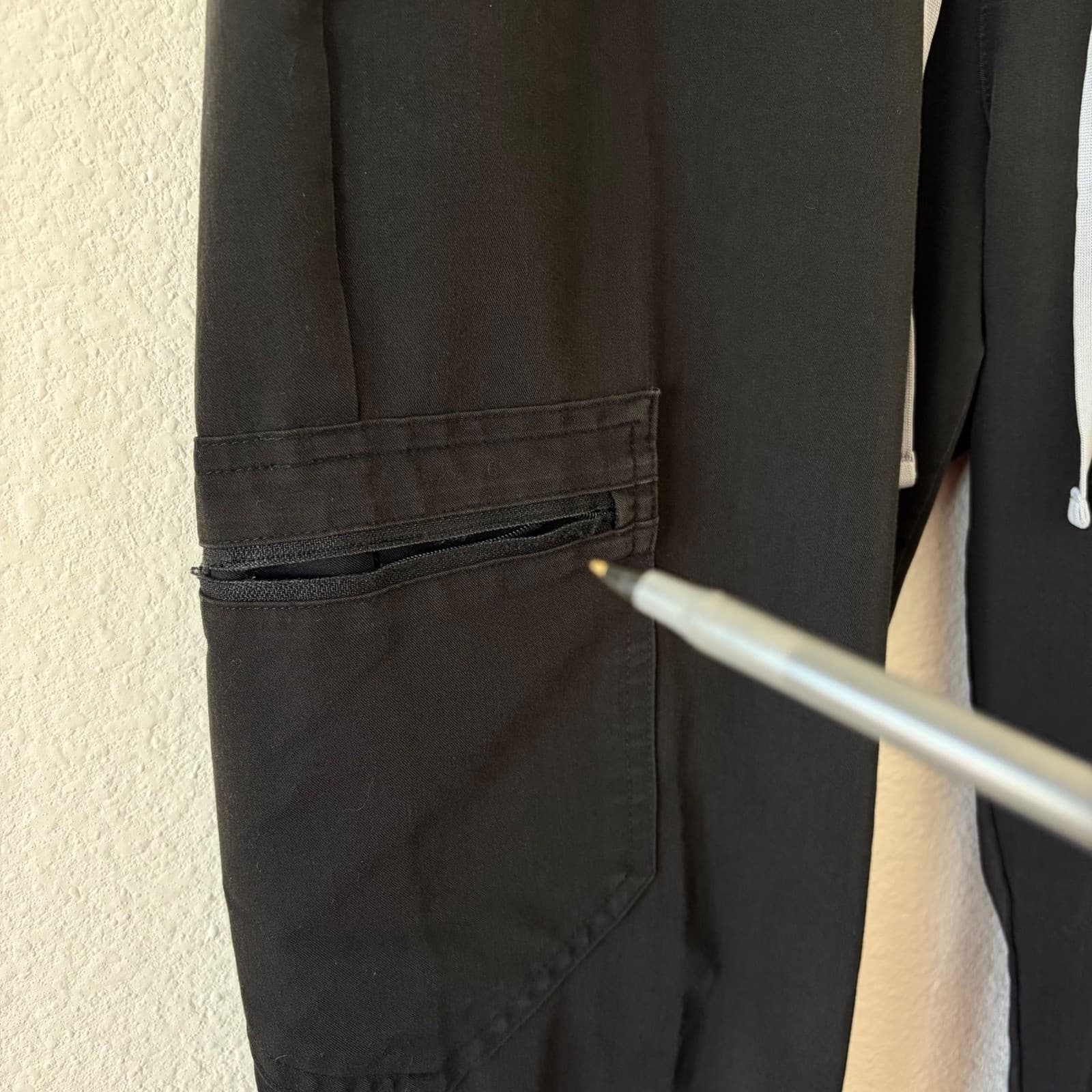 FIGS Zamora Jogger Scrub Pants Womens S Black Cargo Pocket W18SW2005 - Thumbnail 2