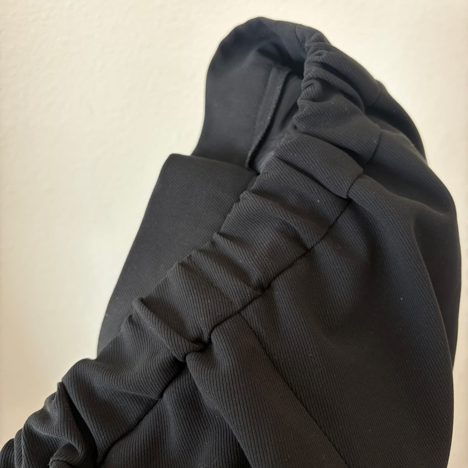 Babaton Cohen Pant 6 Black Slim Leg Cropped Trousers Minimalist Capsule Wardrobe - Thumbnail 6