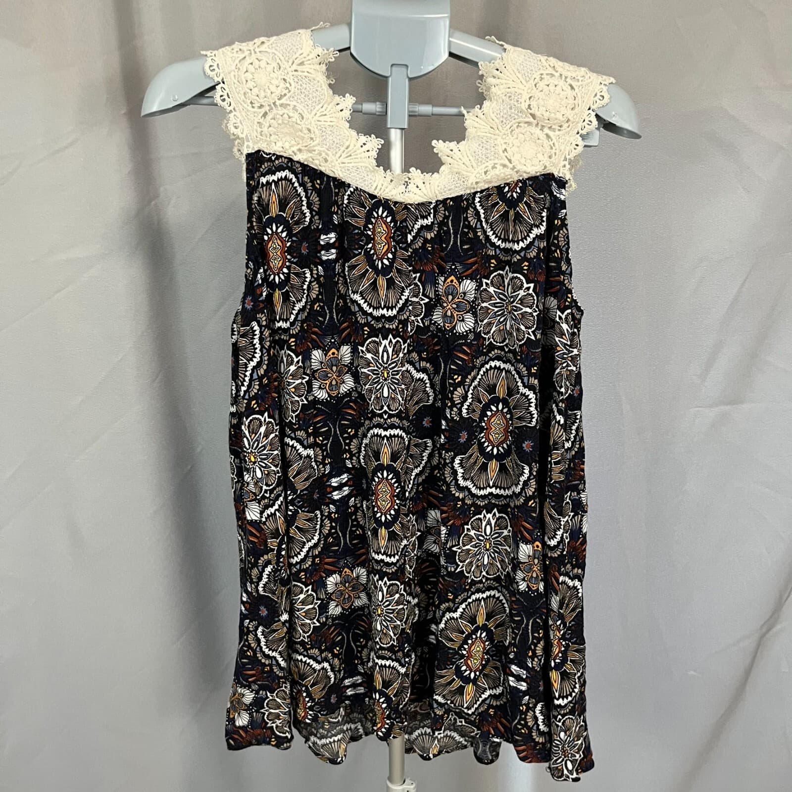 Umgee Tunic Women Sz Large Lace Bohemian Sleeveless Floral Crochet V-Neck Flowy - Thumbnail 3