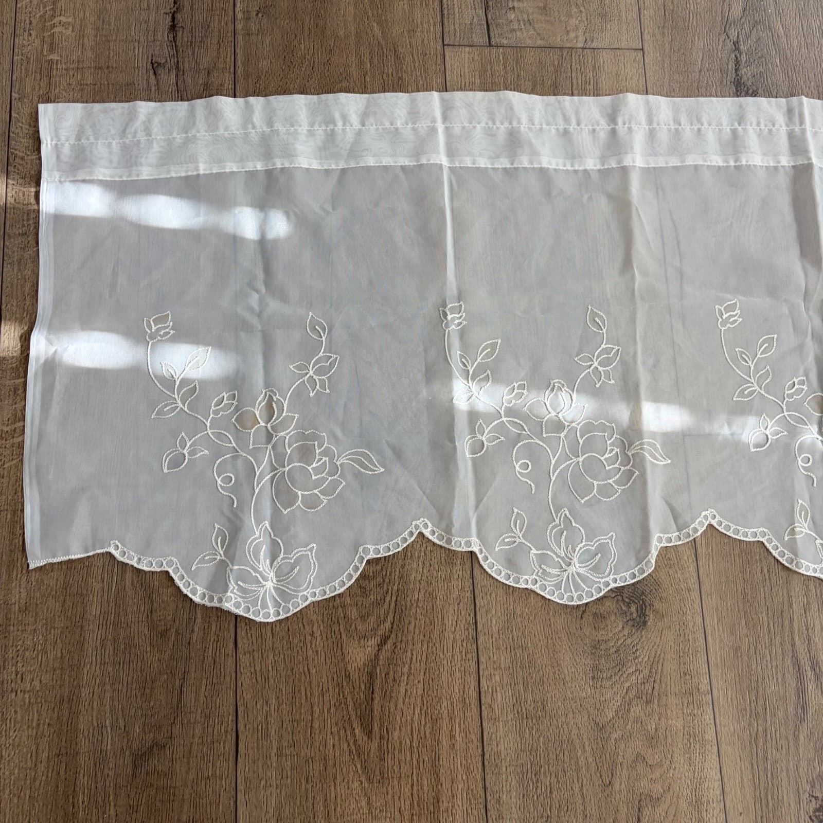 Vintage Window Valance Home 58x18 White Floral Embroidered Scalloped Sheer - Thumbnail 2